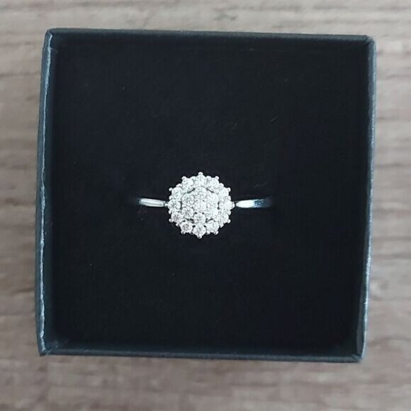 Platinum Plated S925 Sterling Silver Sparkling Flower Ring - Picture 1 of 6